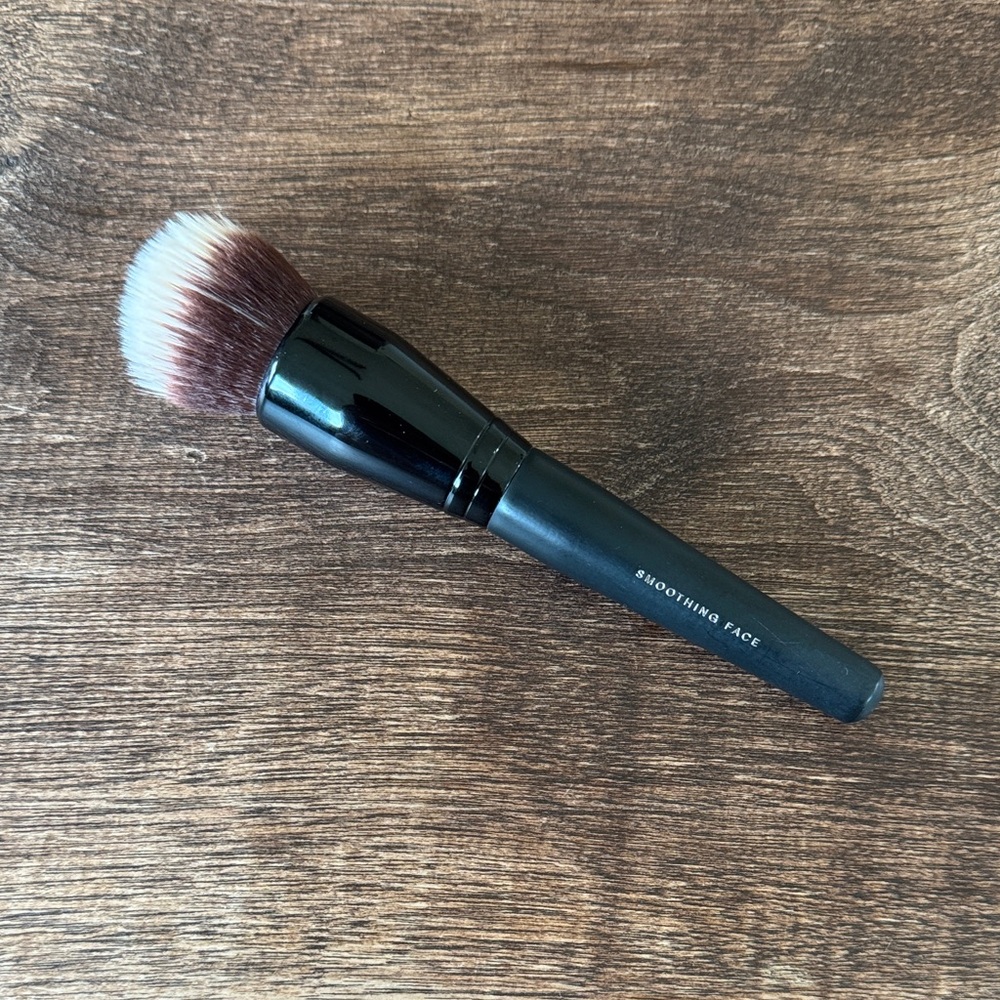 bareMinerals Smoothing Face Brush